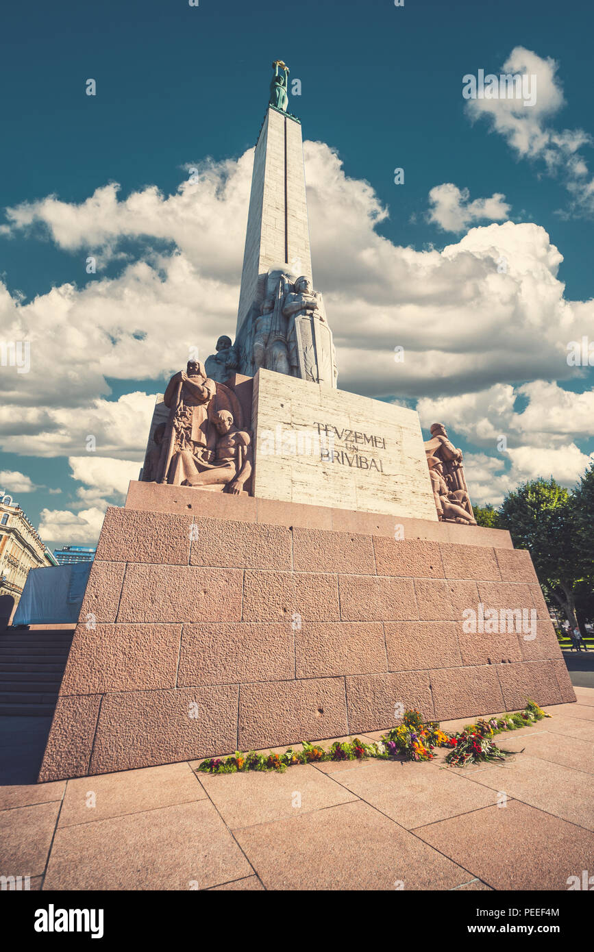 Freiheitsdenkmal, Milda, im Zentrum von Riga, die Hauptstadt Lettlands entfernt bekannt Stockfoto
