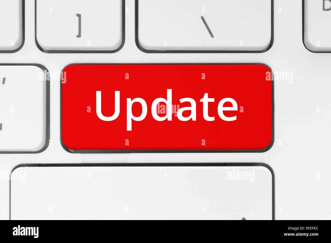 Rote Taste mit Update Wort auf der Tastatur close-up Stockfoto
