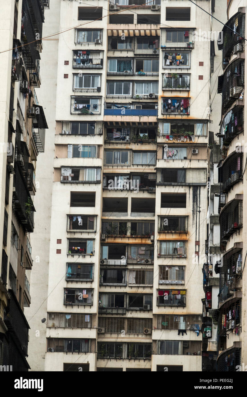 Hohes Apartmentgebäude in der Innenstadt von Mumbai, Indien Stockfoto