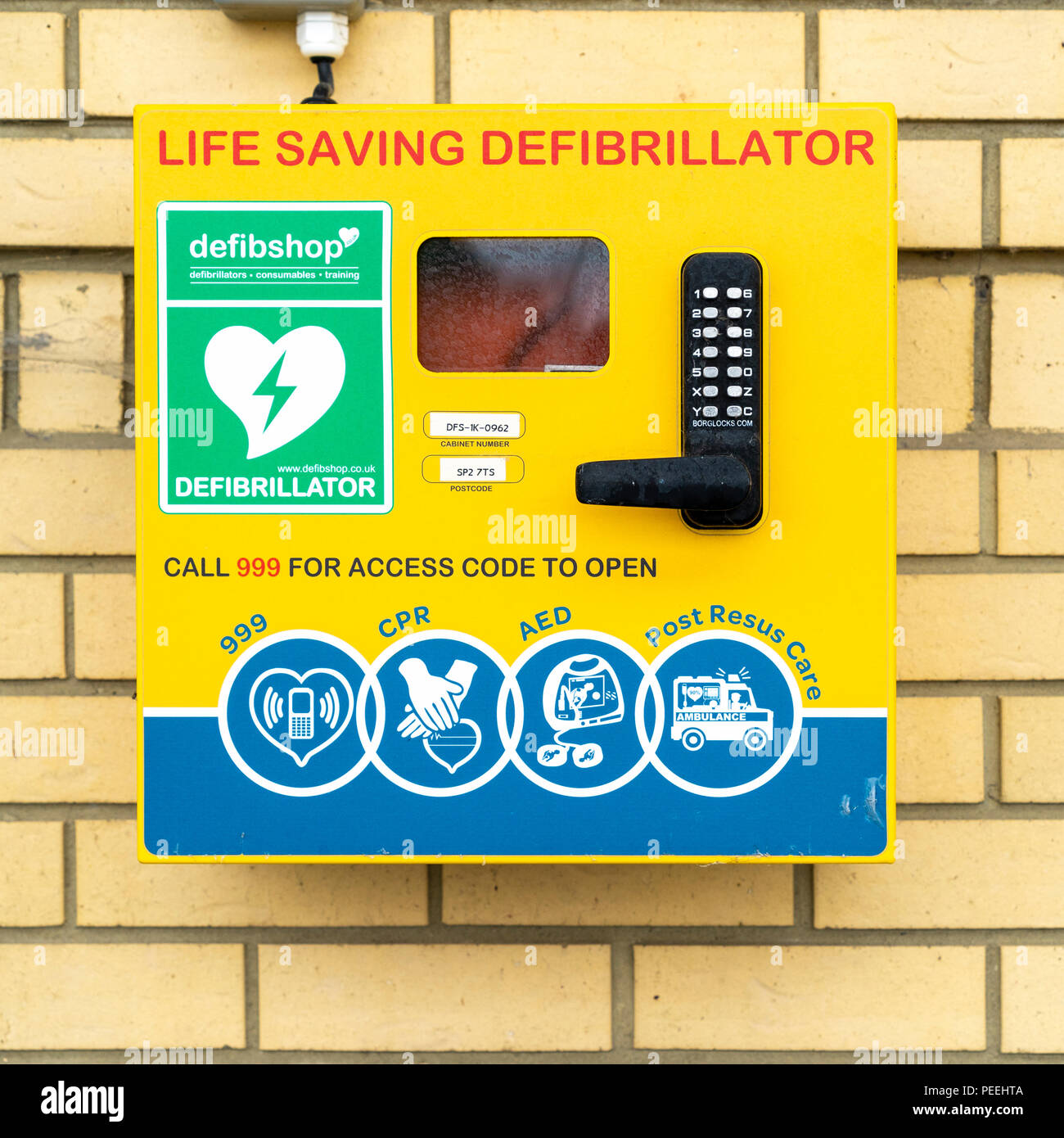Defibrillator in der Öffentlichkeit Stockfoto