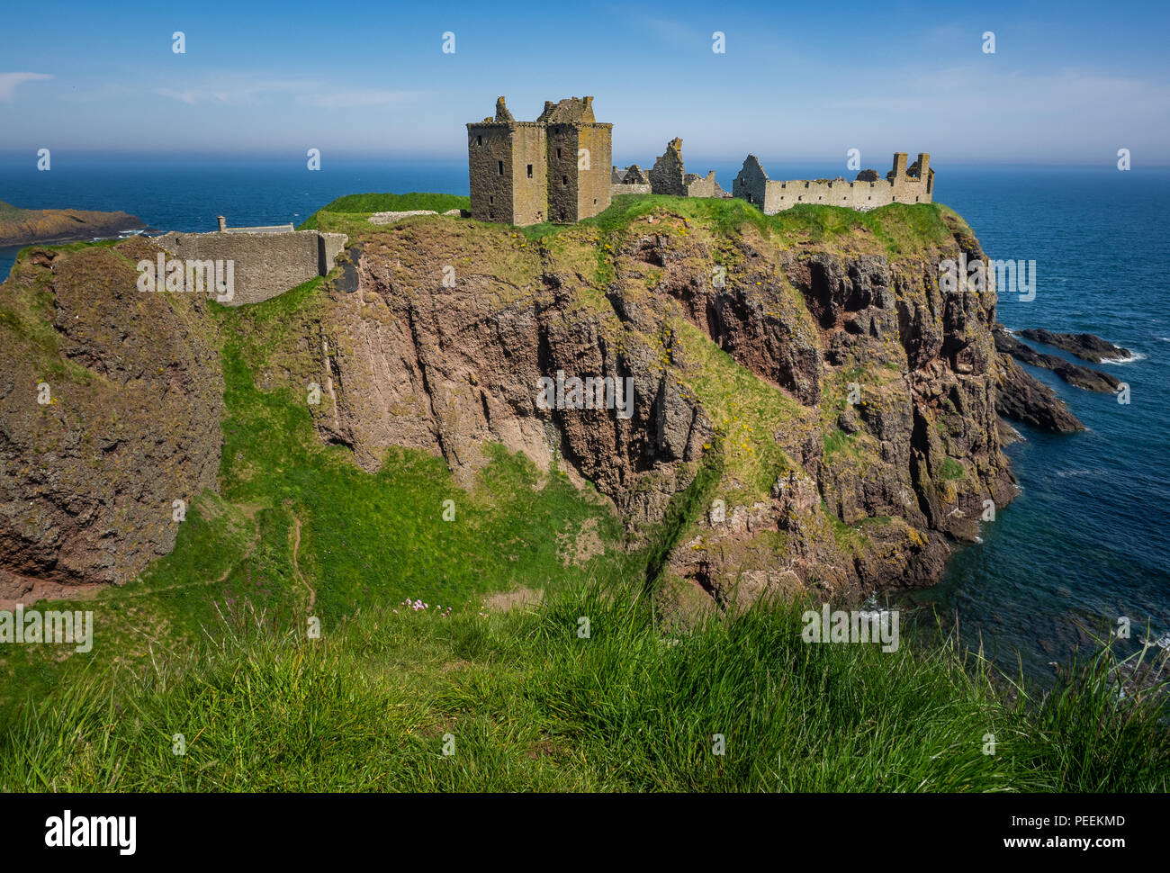 Die reamins der mittelalterlichen Festung, Dunnottar Castle, auf einer felsigen Landzunge an der nord-Ostküste Schottlands gelegen, Stockfoto