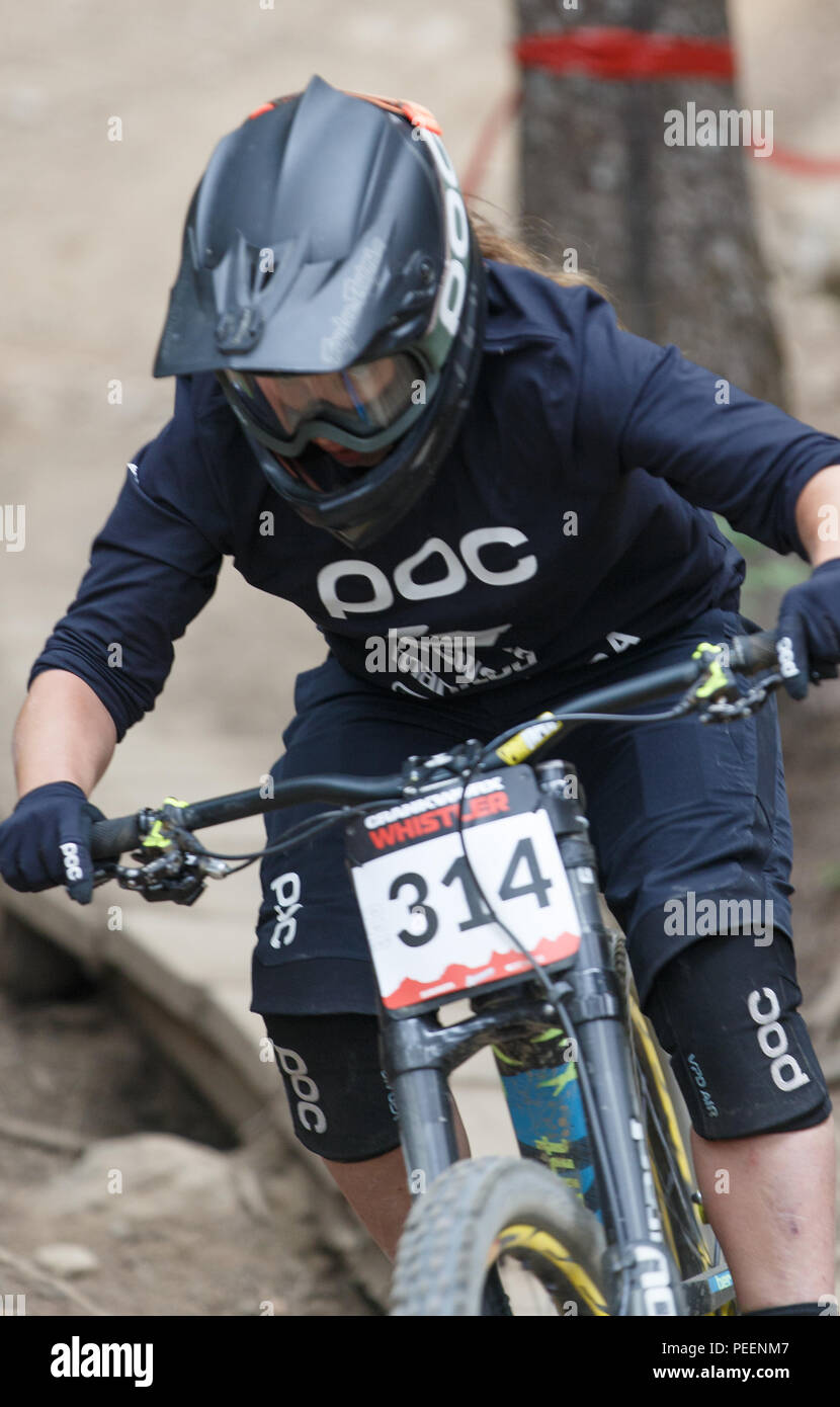 Morgane Charre (FRA) navigiert die In tiefen Trail beim Rennen in der crankworx Garbanzo DH Event, Whistler, BC, Kanada auf den fünften Platz. Am 14. August, Stockfoto