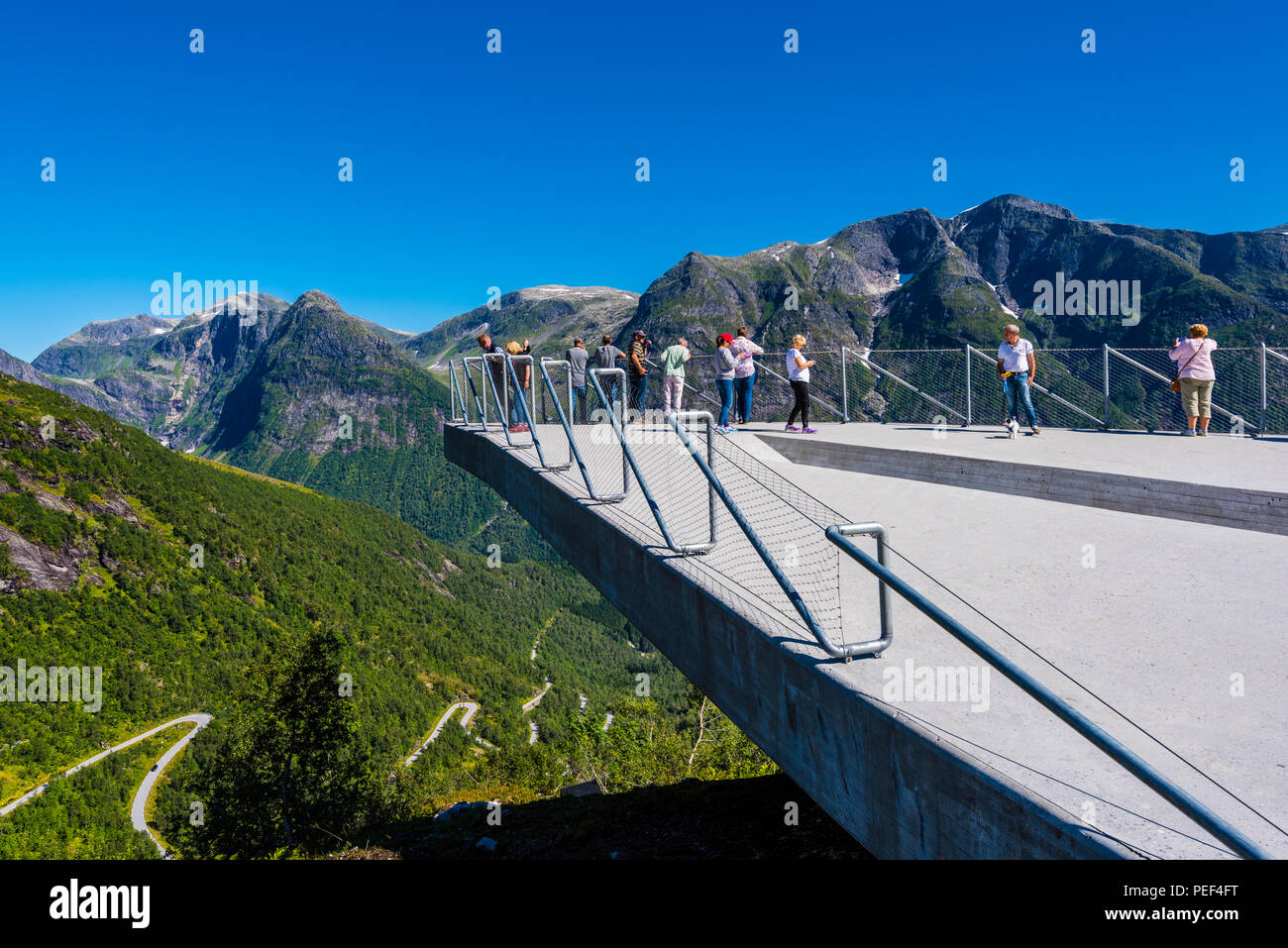 Spektakuläre Sicht auf die Spitze des Mt Gaularfjellet, westlichem Norwegen. Stockfoto