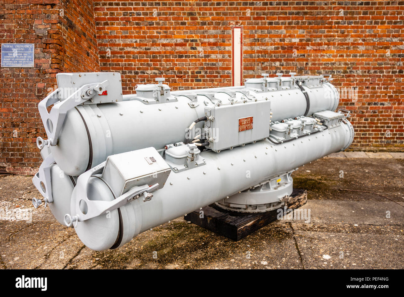 Mark 32 surface vessel torpedo tubes Fotos und Bildmaterial in hoher