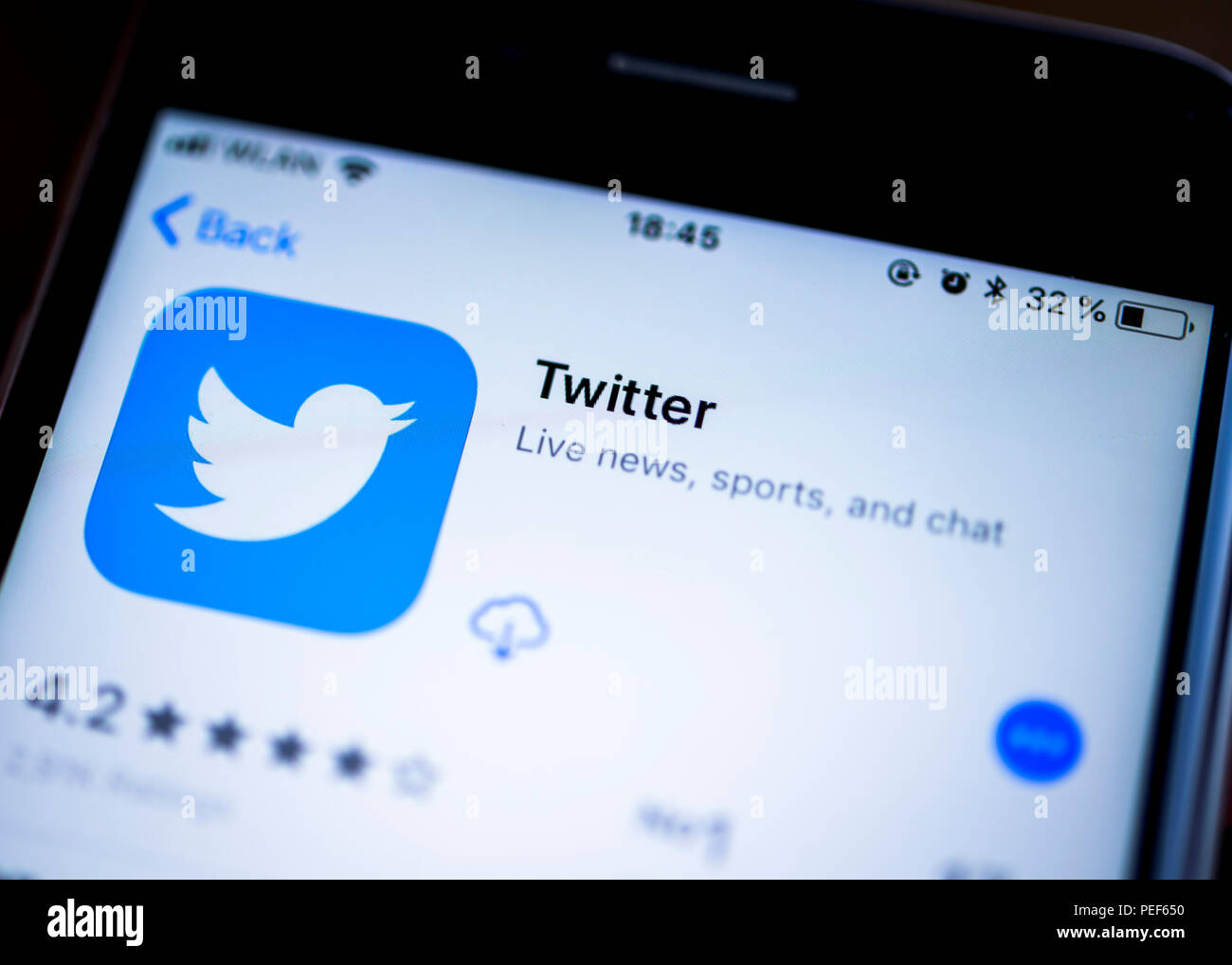 Twitter App im Apple App Store, Social Network, Symbol der App, iPhone, iOS, Smartphone, Display, Nahaufnahme, Deutschland Stockfoto