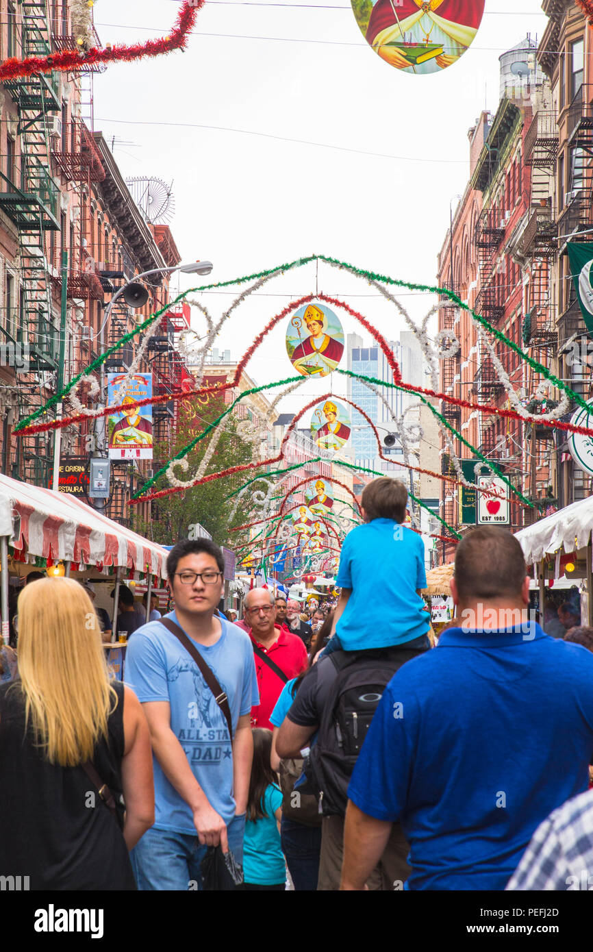 New York City, New York, September 21, 2017: Blick auf New York City Little Italy in Downtown Manhattan der jährlichen Fest des San Gennaro mit Essen v Stockfoto