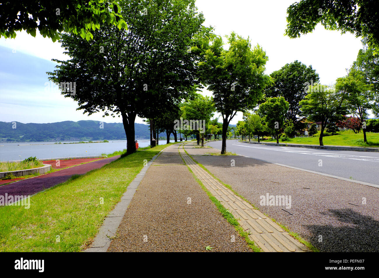 Lakeside Straße an Shimosuwa Stockfoto