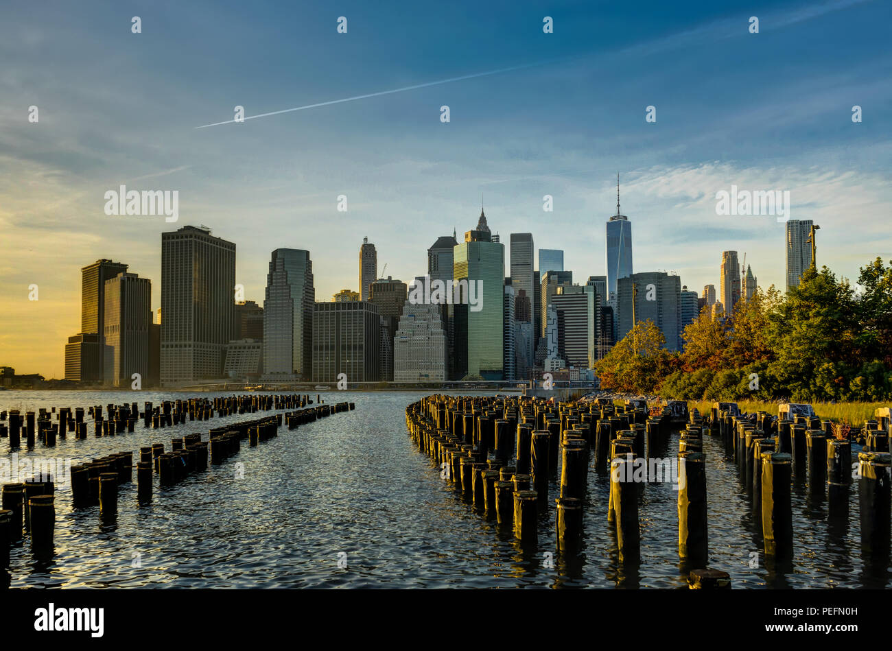 Foto in New York USA übernommen, August 2017: New York Skyline Skyline von Manhatten World Trade Center Freedom Tower mit Huson River Stockfoto