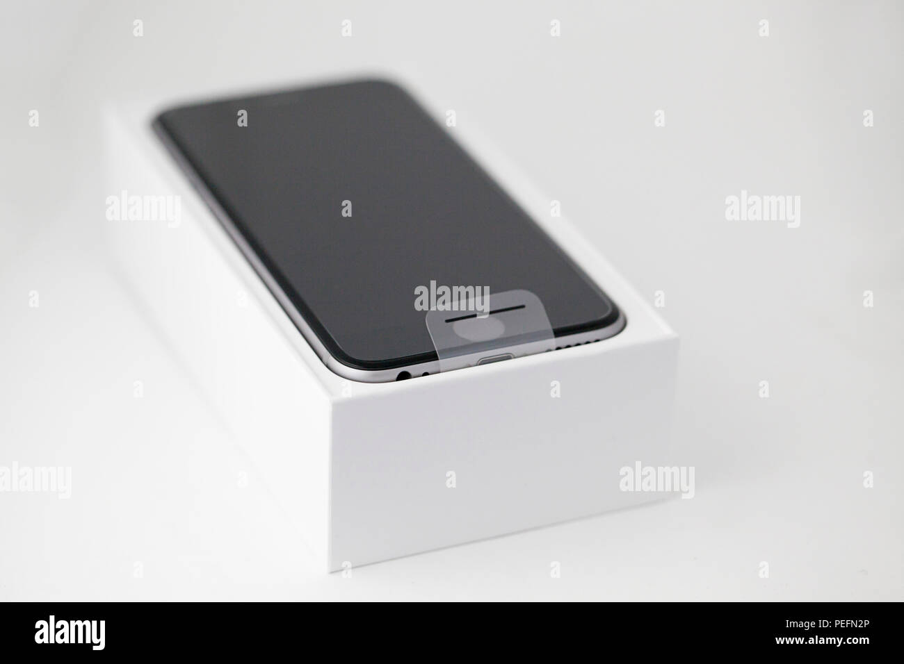 Neue Apple iPhone 6 in der Box Stockfoto