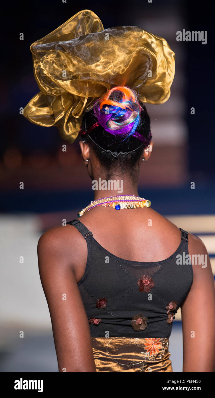 Afrika Fashion Show 2018. Modell Bilder aus drücken Sie die Grube von Fotograf Steve Mack für AfricanHair.com Stockfoto