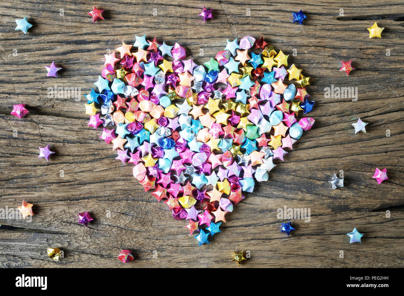 Herzform Aus Origami Stern Auf Holztisch Liebe Hintergrund