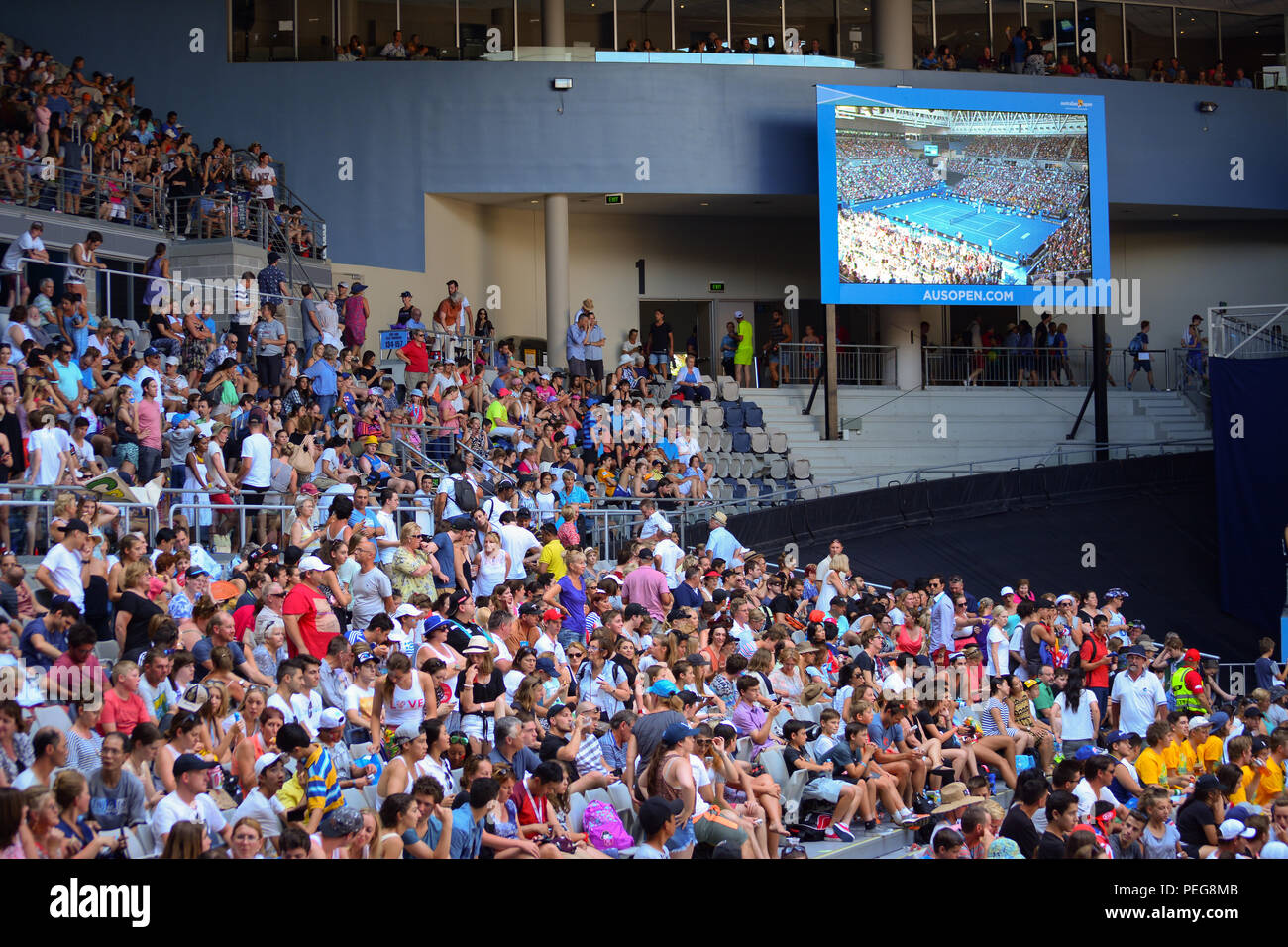 Die Menschen jubeln für die Tennisspieler in Australian Open, Melbourne Stockfoto