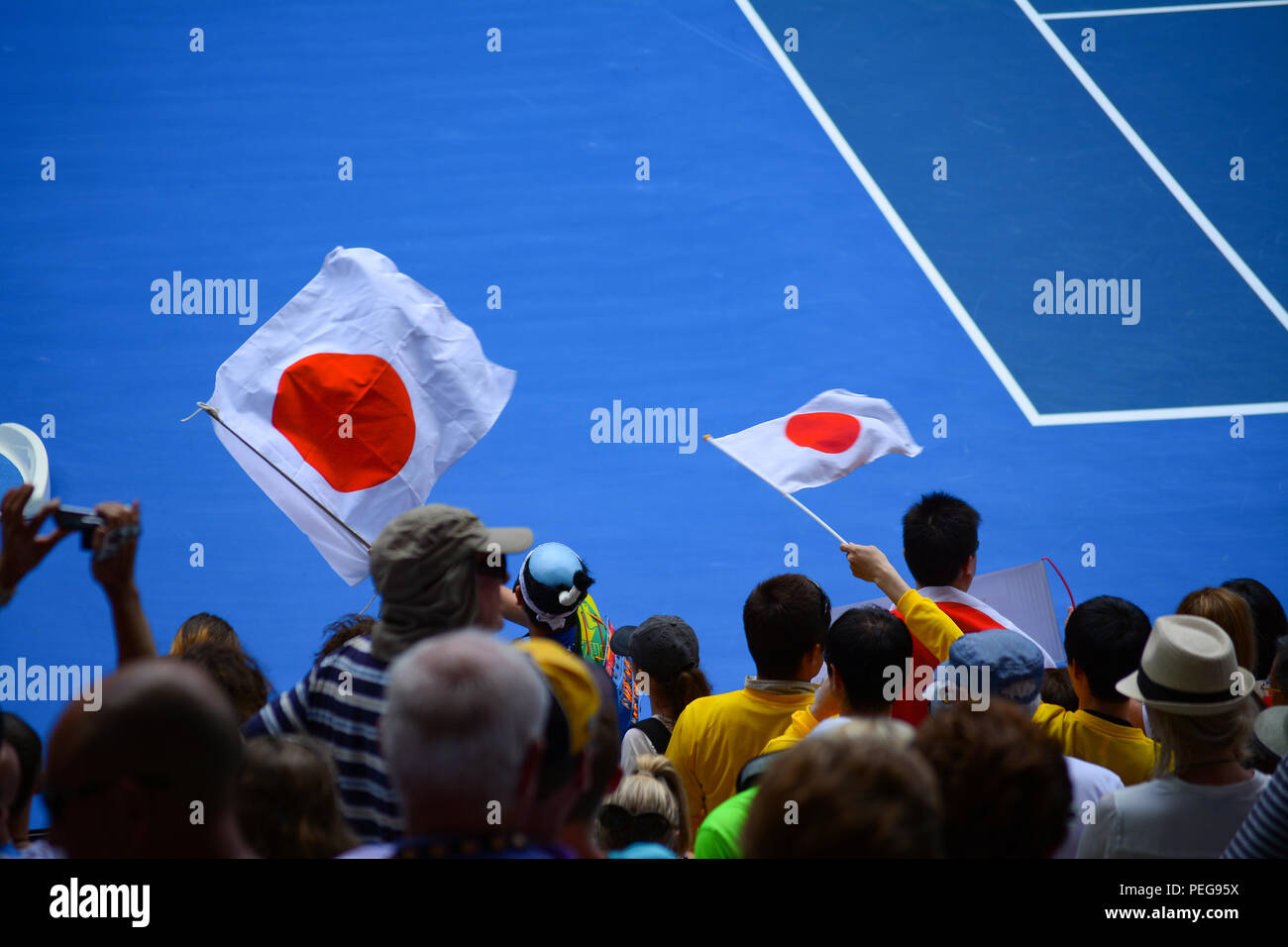 Die Menschen jubeln für japanische Spieler in der Australian Open Stockfoto