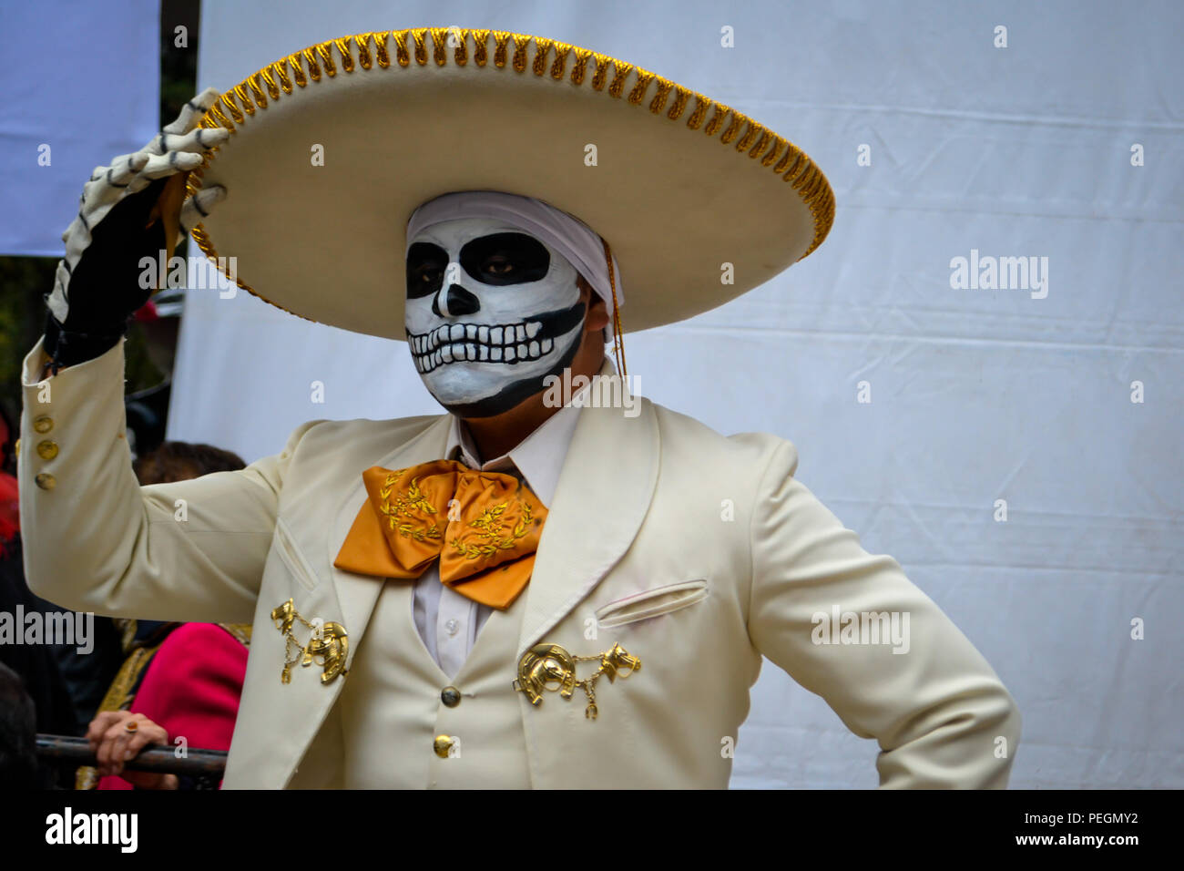 Mexiko-Stadt, Mexiko,; 1. November 2015: Porträt eines mexikanischen Charro Mariachi in Verkleidung am Tag der Toten Feier in Mexiko-Stadt Stockfoto
