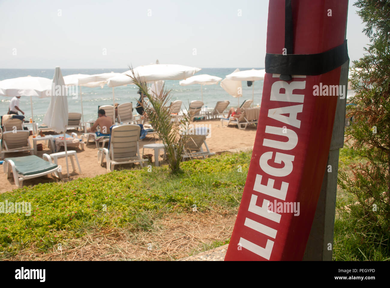 Rettungsschwimmer Rescue Tube am Strand Stockfoto