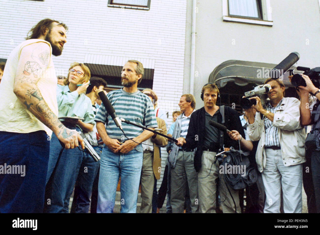 Roesner im Gespräch mit Journalisten in Bremen. Hans Juergen Roesner und sein Komplize Dieter Degowski verpflichtet mehrere Verbrechen einschließlich der Ermordung von zwei Geiseln in August 1988, bevor die Polizei stoppen konnte die 54 Stunden wandern. | Verwendung weltweit Stockfoto
