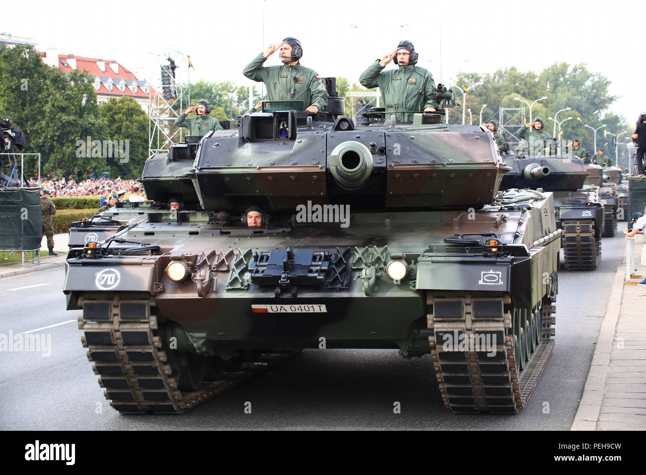 Polen, Warschau, 15. August 2018: Militärparade zum Armee Feier Tag während der 100-jährigen Feierlichkeiten der Unabhängigkeit Polens gehalten. Über 2000 Polnischen und NATO-Soldaten nahmen teil, die in der März am Ufer der Weichsel. Präsident Andrzej Duda, Premierminister Mateusz Morawiecki, Marschall des Sejm Marek Kuchcinski, Marschall der Senat Stanisalaw Karczewski und Verteidigungsminister Mariusz Blaszczak joined Parade in der Hauptstadt. © Jake Ratz/Alamy leben Nachrichten Stockfoto