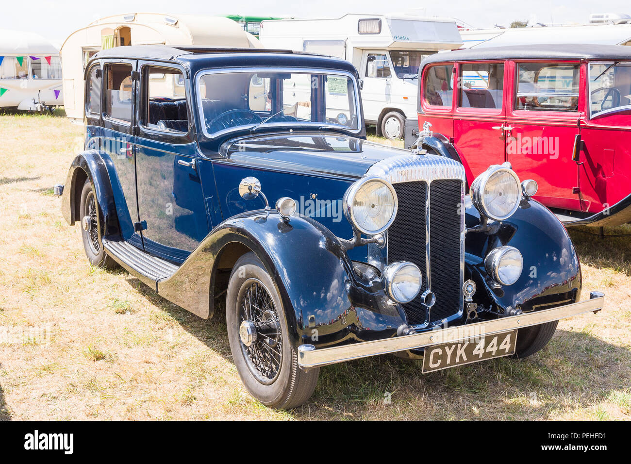 Daimler E20 Limousine aus den 30er Jahren auf der South Cerney in Gloucestershire, Großbritannien Stockfoto