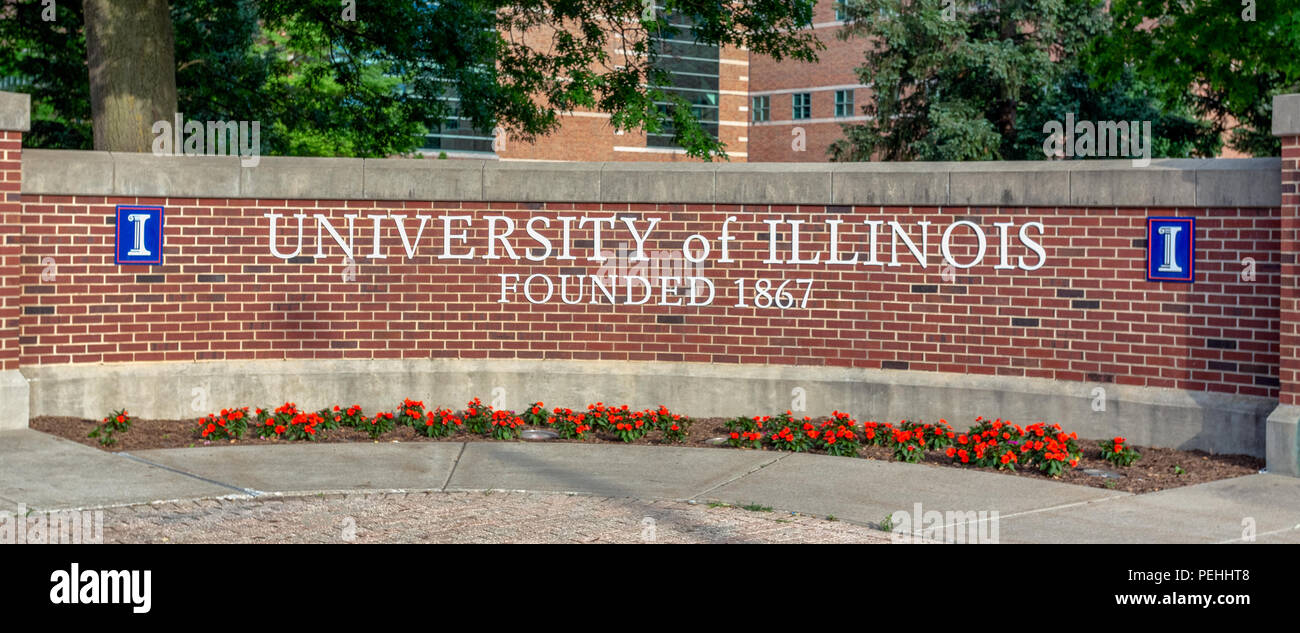 URBANA, IL/USA, 2. Juni 2018. Eingangsschild an der Universität von Illinois in Urbana-Champaign, eine öffentliche Forschungseinrichtung Universität im US-Bundesstaat Illi Stockfoto