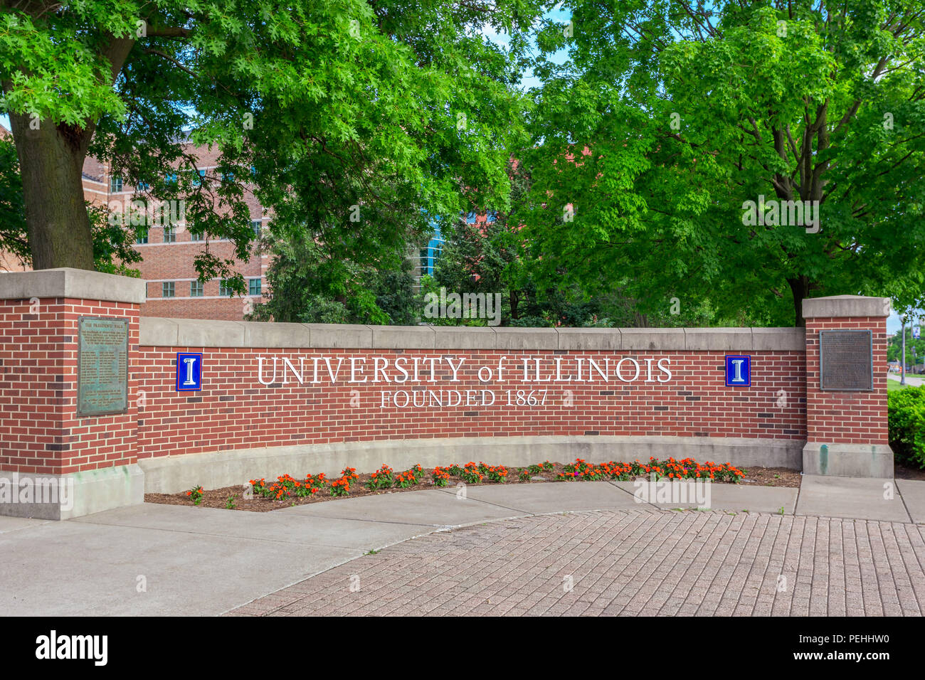 URBANA, IL/USA, 2. Juni 2018. Eingangsschild an der Universität von Illinois in Urbana-Champaign, eine öffentliche Forschungseinrichtung Universität im US-Bundesstaat Illi Stockfoto