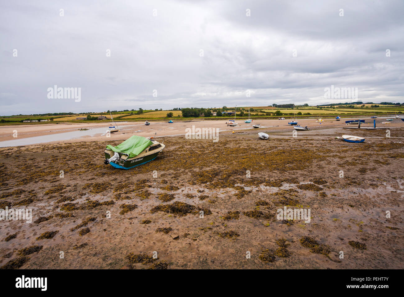 Boote im Hafen von Alnmouth, Northumberland, England, Großbritannien Stockfoto