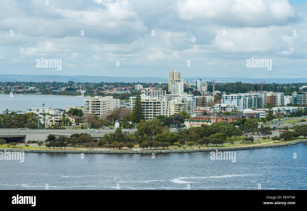 Die Skyline von Perth gesehen Von einer Aussichtsplattform im Kings Park, West Australien, Ozeanien Stockfoto