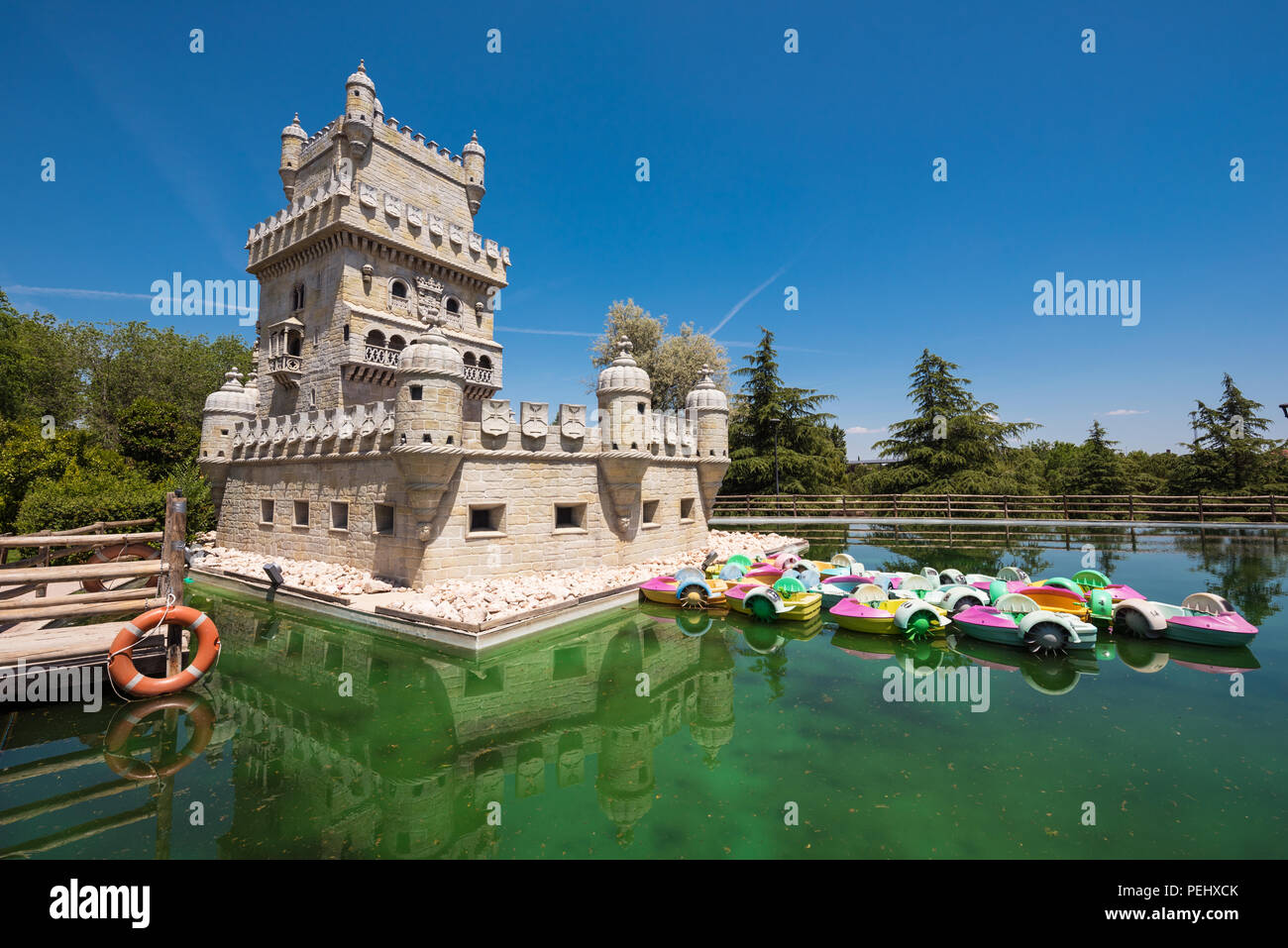 Europa Park In Torrejon De Ardoz Madrid Spanien Die Stadtischen Park Wo Mit Skalierten Denkmaler Der Beruhmteste Europaische Wahrzeichen Vertreten Sind Stockfotografie Alamy