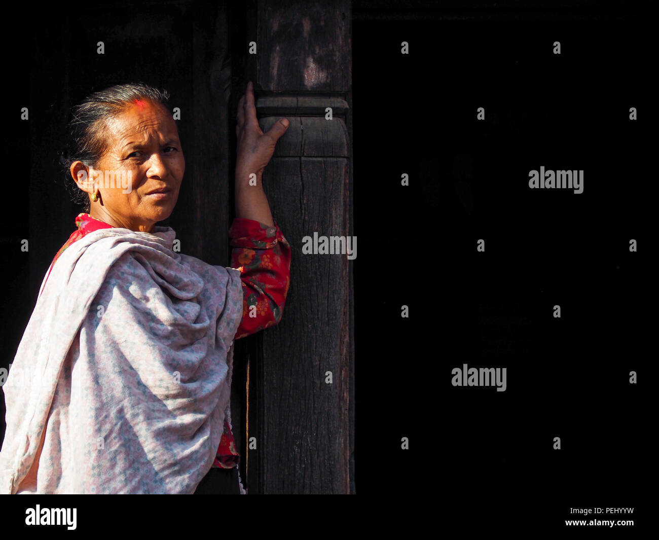Lokale nepalesische Menschen auf der Straße Stockfoto