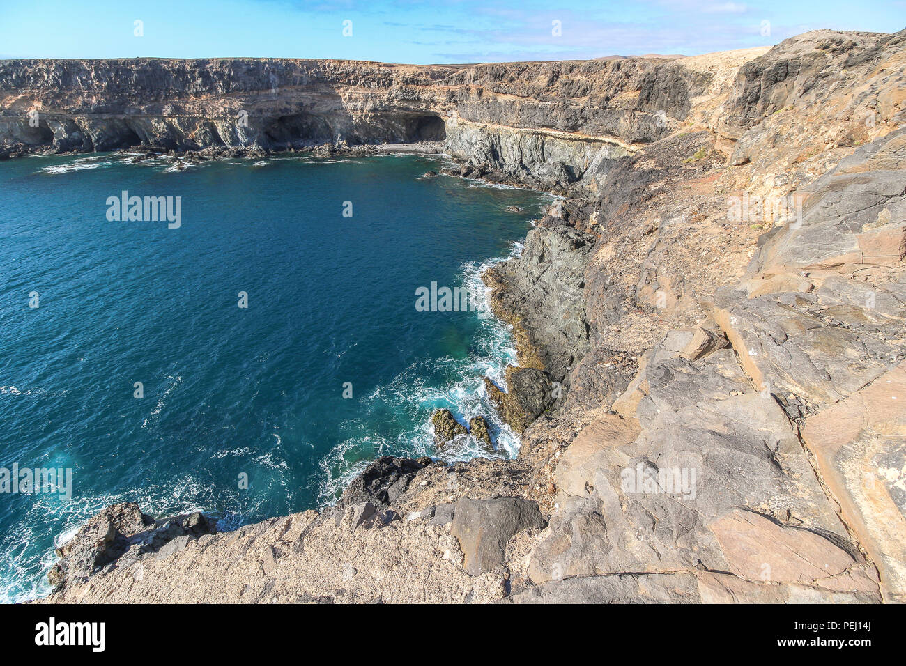 Faszinierende Kalksteinen und Felsen am Ufer des Ajuy, Fuerteventura Stockfoto