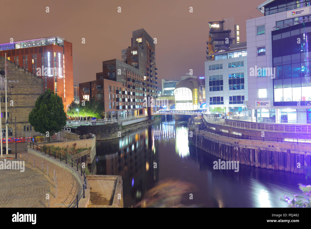 Die neu gebauten Eingang Süd zu Leeds Station in der Nacht. Stockfoto