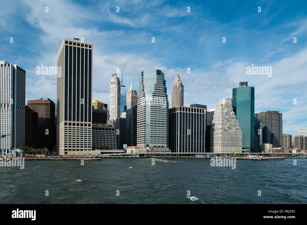 Skyline von New York aus dem Osten Stockfoto