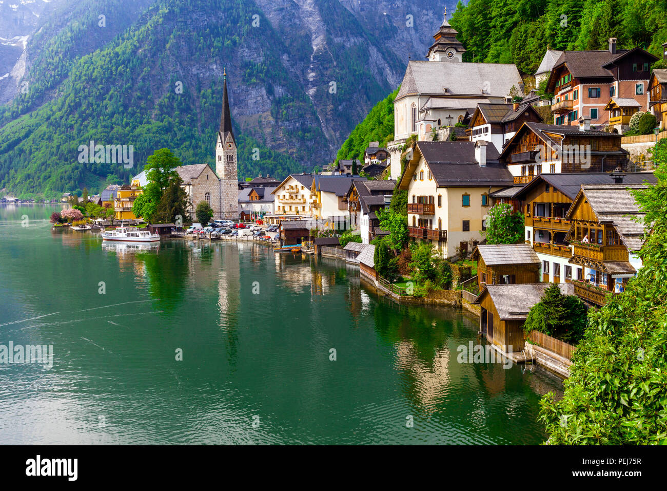 Schönen Hallstatt Dorf, mit Blick auf See und Berge, Österreich. Stockfoto