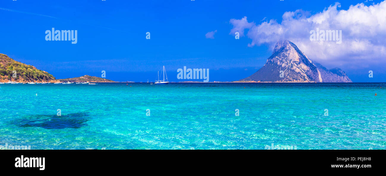 Wunderschöne Insel Tavolara, Panoramablick, Sardinien, Italien. Stockfoto
