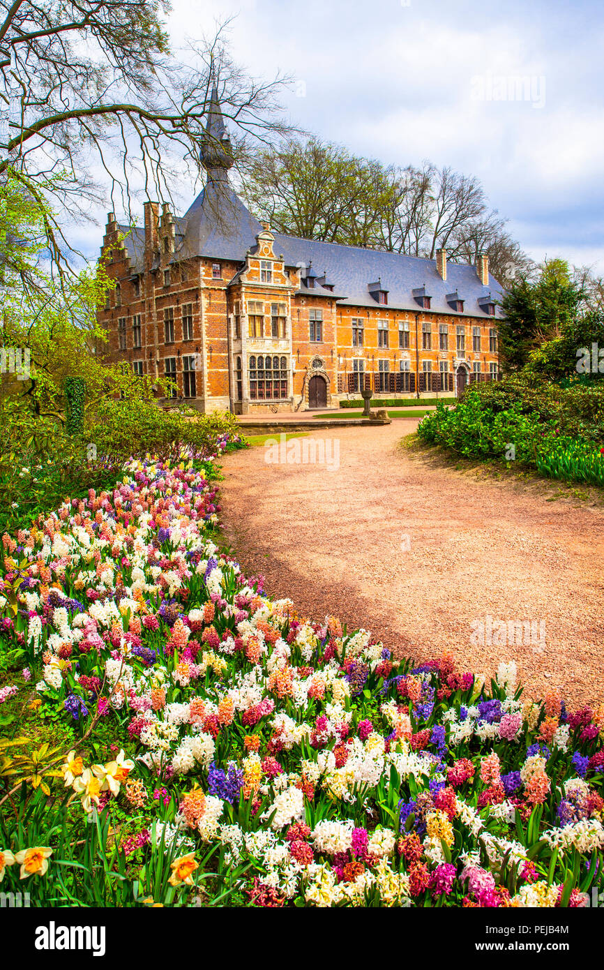 Beeindruckende Groot-Bijgaarden, Aussicht mit alten Schloss und Park, Belgien. Stockfoto