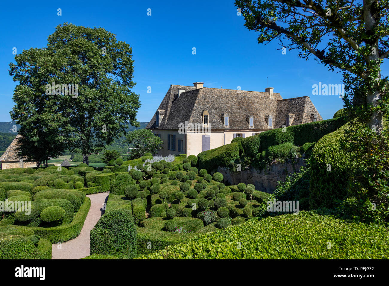 Formgehölze in den Gärten des Jardins de Marqueyssac in der Region Dordogne in Frankreich. Stockfoto