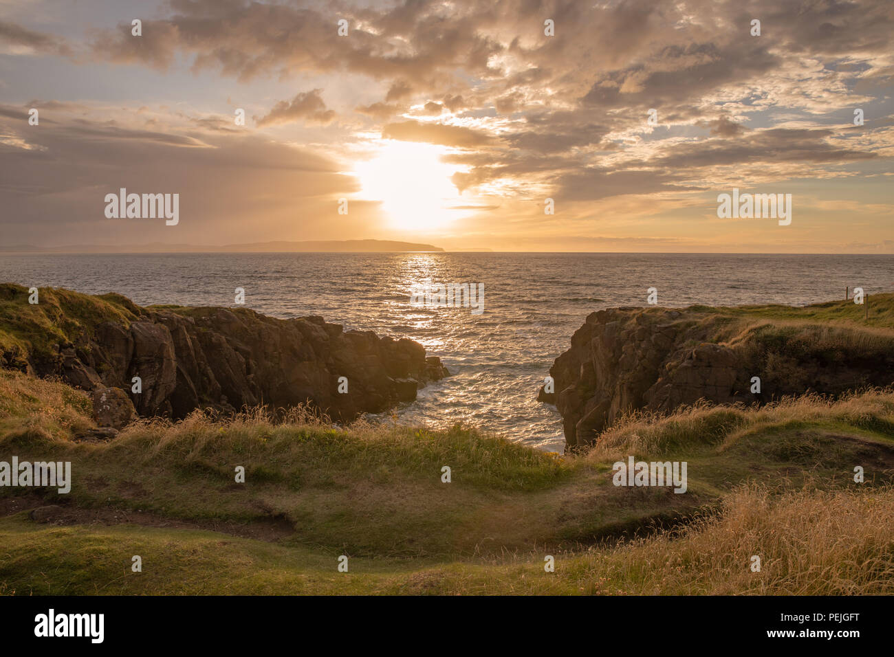 Sonnenuntergang an der Portstewart, Co, Derry, Nordirland in Richtung Donegal Stockfoto