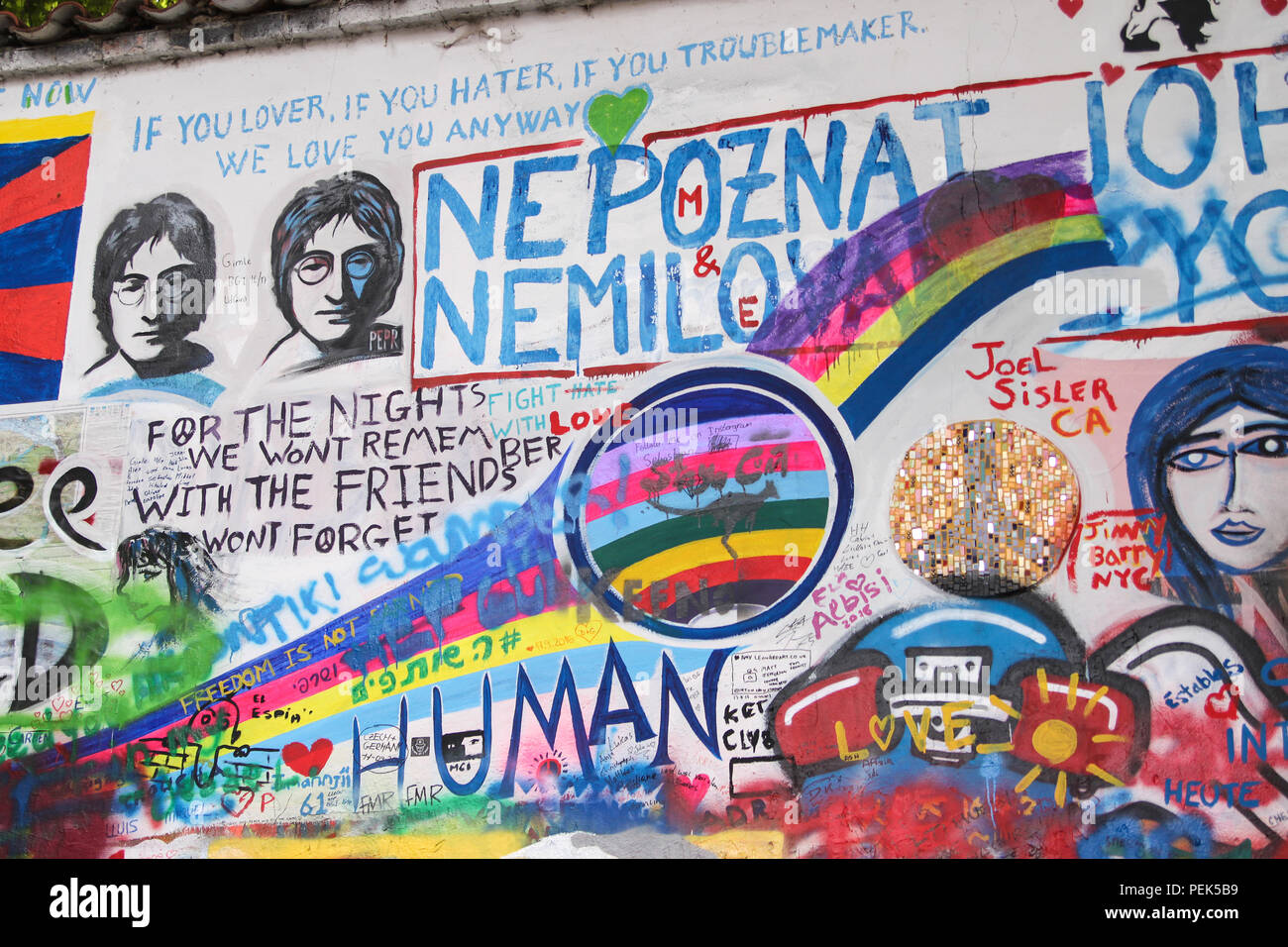 Prag, Tschechische Republik - 2017-10-17 John Lennon graffiti Frieden Wand in Prag, Tschechische Republik Stockfoto