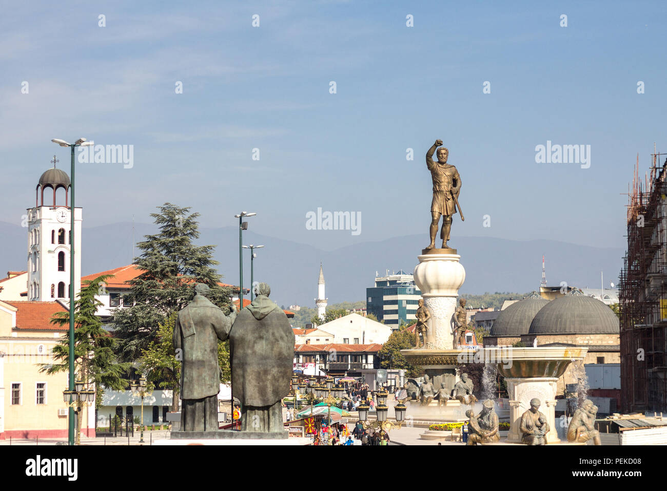 SKOPJE, Mazedonien - Oktober 10. 2015: Statue von Philipp II. von Makedonien, alten König von Mazedonien. 2012 eröffnet, wurde es zu einem der Wahrzeichen o Stockfoto