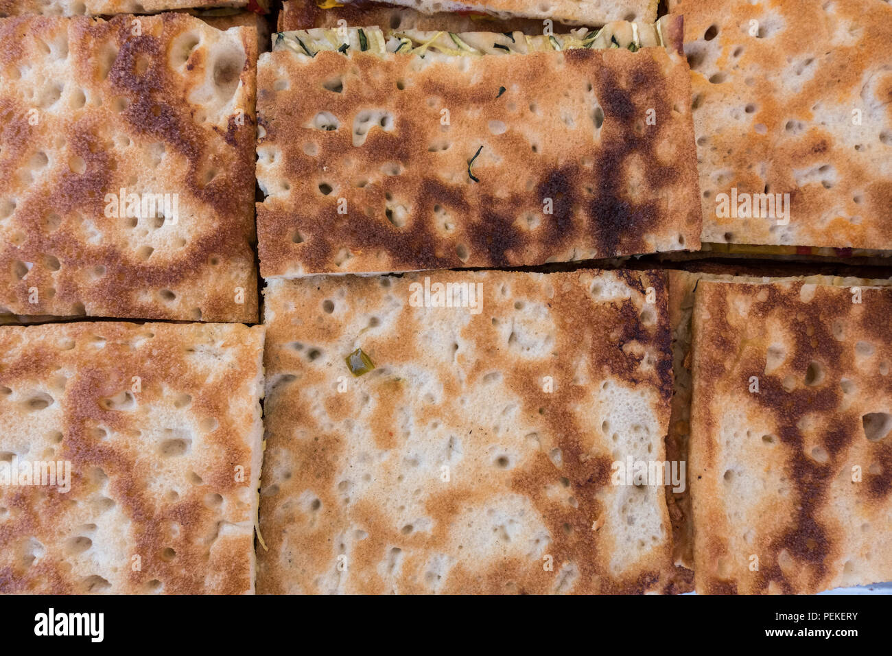 Wellness Hintergrund. Gesunde rohe frische Bio-Lebensmittel am Marktstand. Keine Menschen. Stockfoto