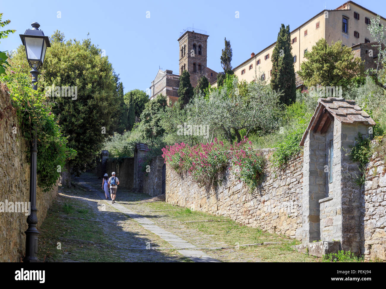 Cortona, Toskana, Italien - über Santa Margherita - Wanderweg mit demselben Namen auf dem Hügel über der Stadt zur Basilika Stockfoto