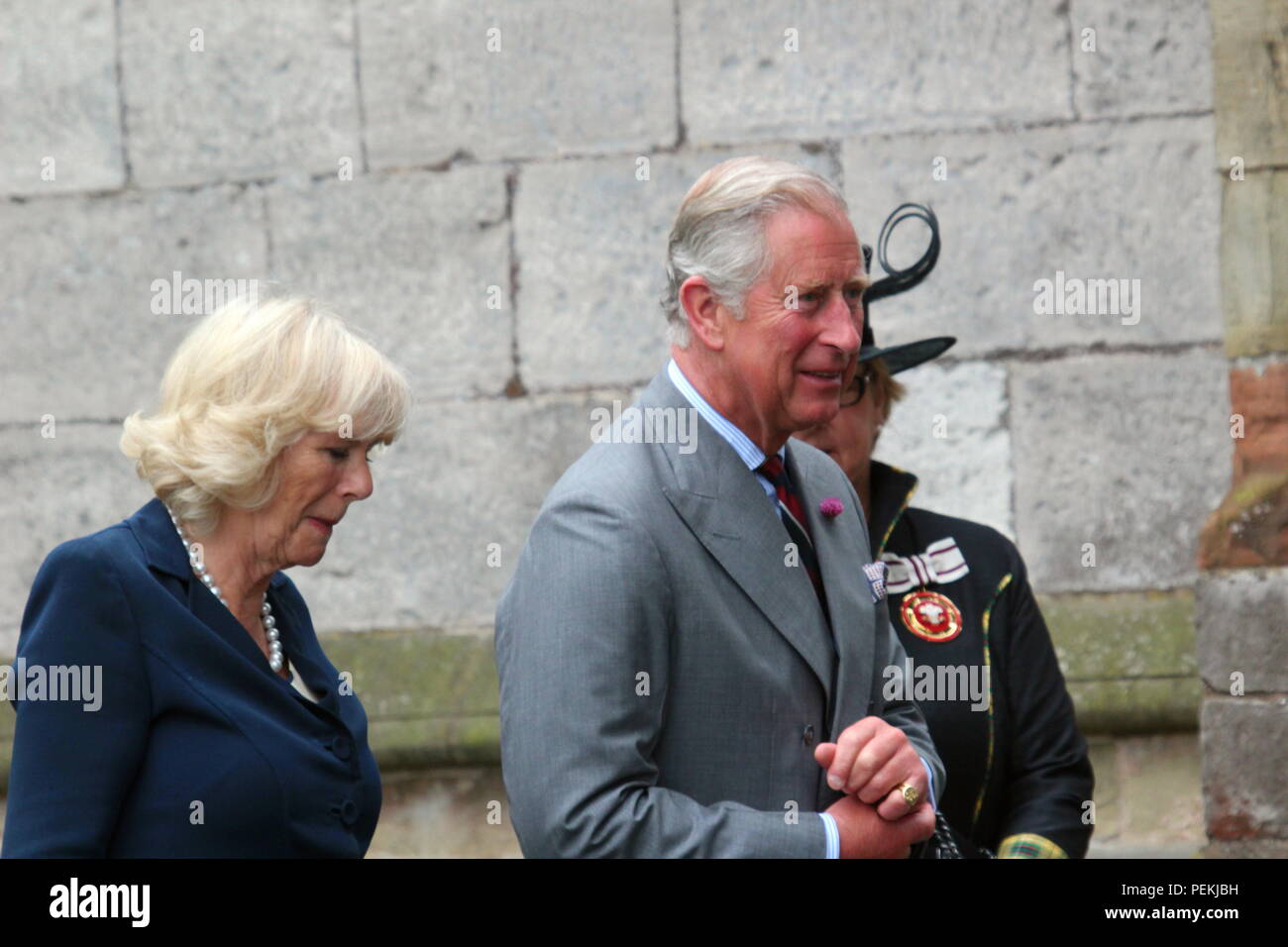 Prinz Charles und Camilla. Die Herzogin von Cornwall nach St. Asaph Cathedral, Wales Stockfoto