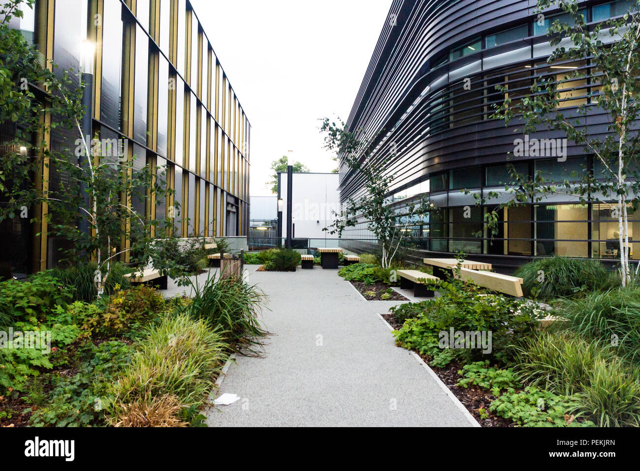 Die modernen architektonischen Stile an der Universität Oxford Campus vor Ort im Churchill Hospital, Oxford Stockfoto