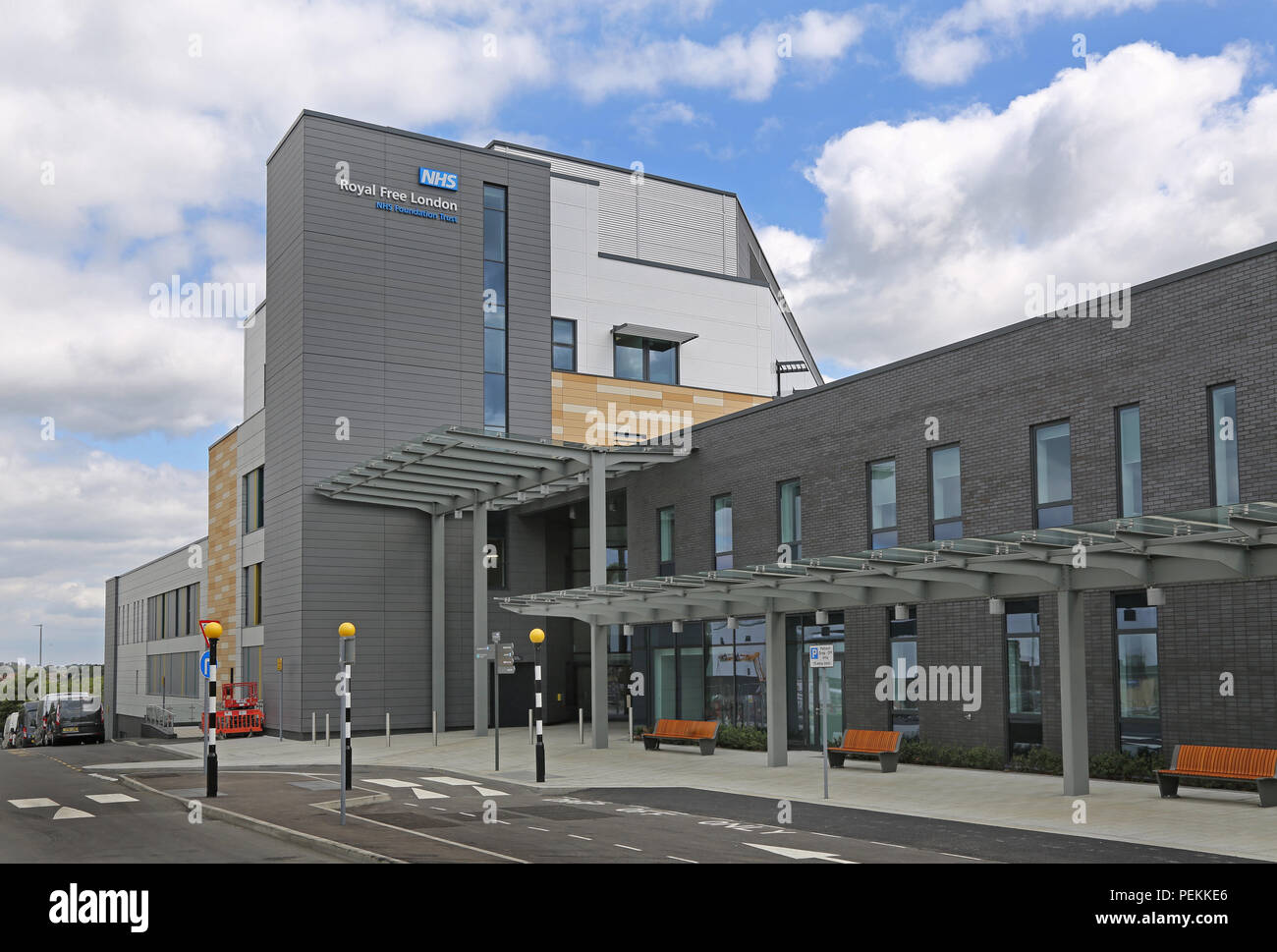 Haupteingang des neuen NHS Royal Free Hospital auf der Chase Farm Hospital Website, Enfield, nördlich von London. Eröffnung Sommer 2018 Stockfoto