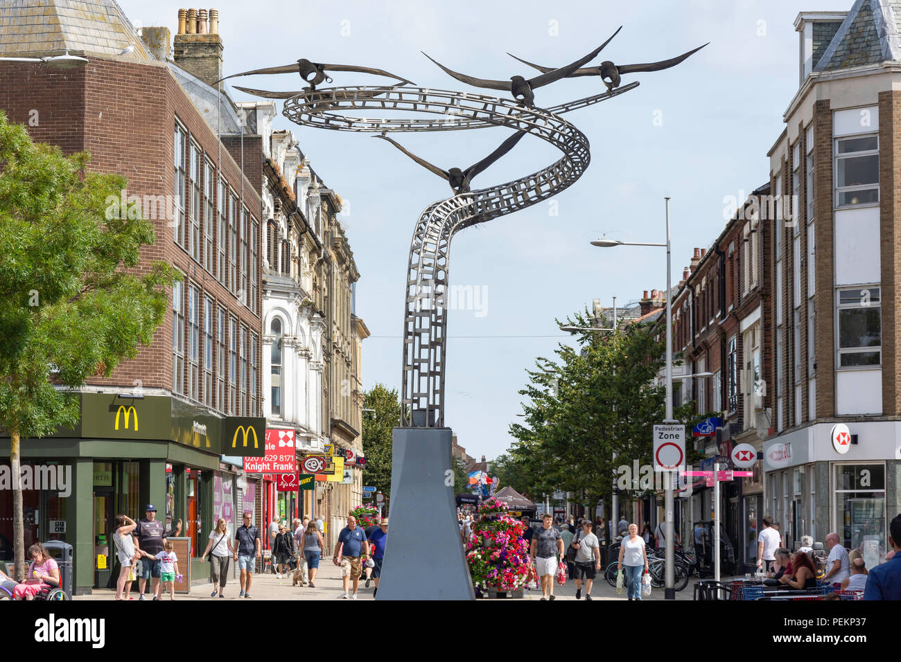 Die Geister von Lowestoft Skulptur und London Road North, Station Square, Lowestoft, Suffolk, England, Vereinigtes Königreich Stockfoto