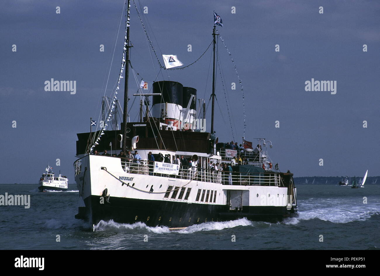 AJAXNETPHOTO. 1989. SOLENT, England. - Raddampfer - RESTAURIERT BEIFAHRERSEITE WHEL RADDAMPFER P.S. WAVERLEY IN DEN SOLENT. Foto: Jonathan Eastland/AJAX REF: 890802 Stockfoto