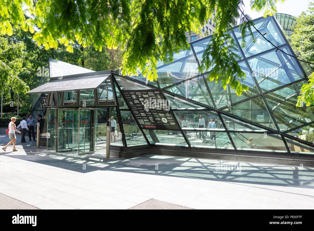 Eingang zum Jubiläum Place Shopping Mall, Jubilee Park, Canary Wharf, London Borough Tower Hamlets, London, Greater London, England, Vereinigtes Königreich Stockfoto