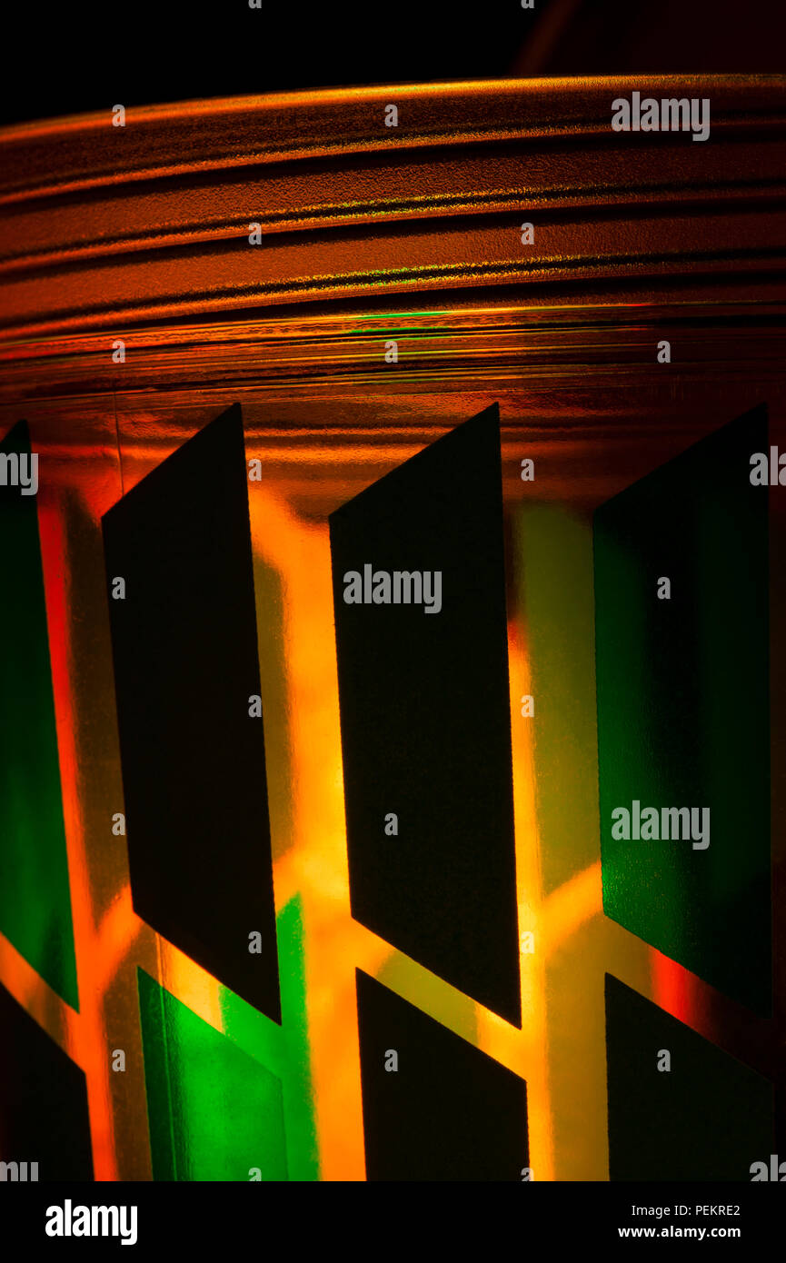 Abstrakte Lichtmuster auf Glas Container Stockfoto