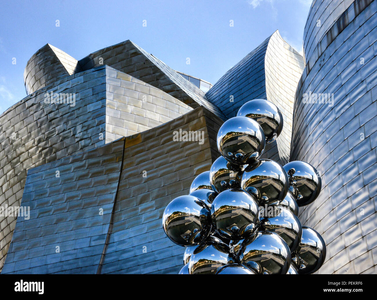 Blick auf das Guggenheim Museum in Bilbao, Spanien, entworfen von Frank Gehry Stockfoto