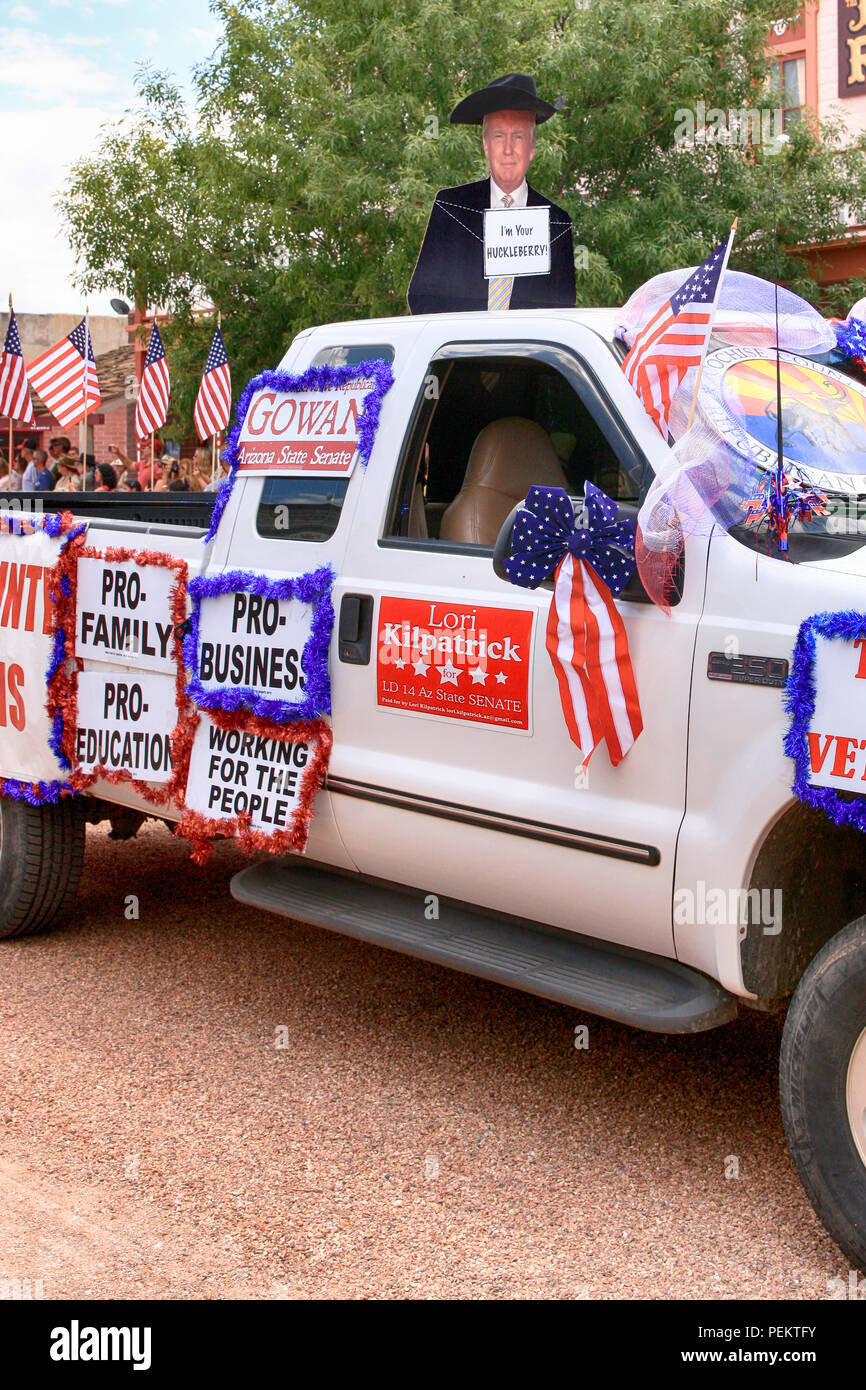 Republikanische Kandidat Lori Kilpatrick für Senat promo Truck bei der jährlichen Doc Holiday Parade in Tombstone, Arizona Stockfoto