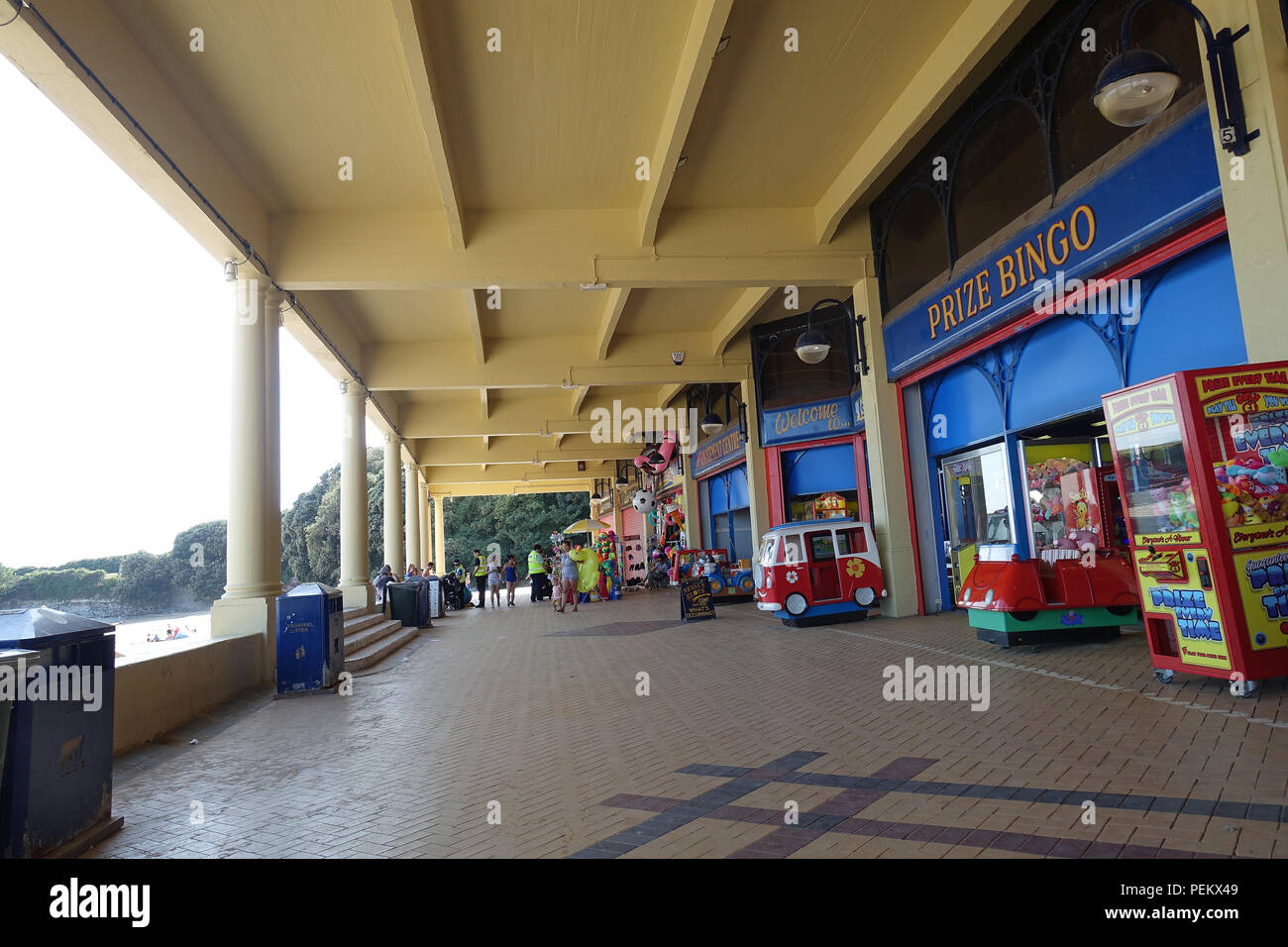 Kirmes, Läden, Strand Zahnrad in der westlichen Tierheim, Whitmore Bay, Barry Island, Wales Stockfoto